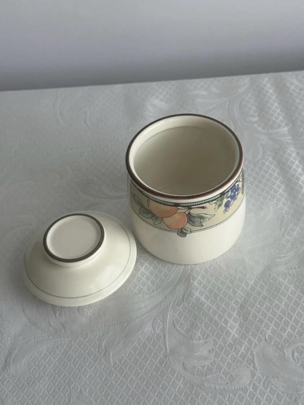 Mikasa Intaglio Garden Harvest CAC29 Mini Kitchen Canister 4.5” w/ Lid-Vintage